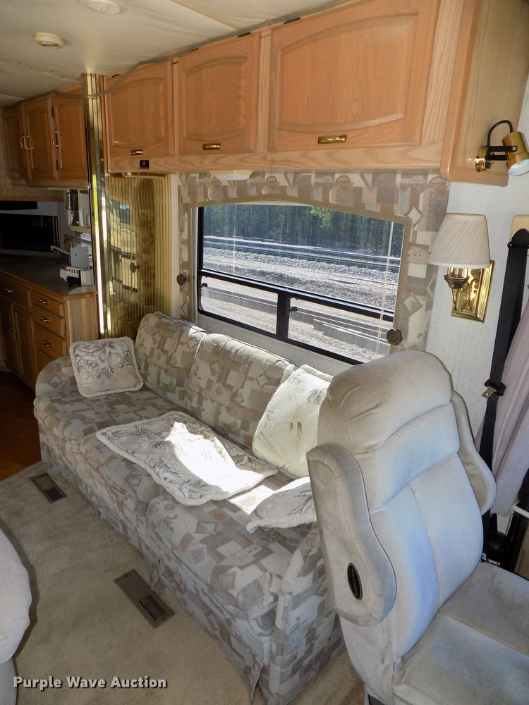 image for item DE7753 1994 Winnebago Vector RV