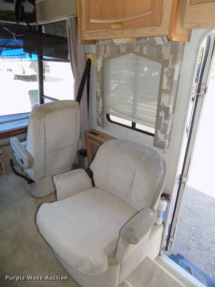 image for item DE7753 1994 Winnebago Vector RV