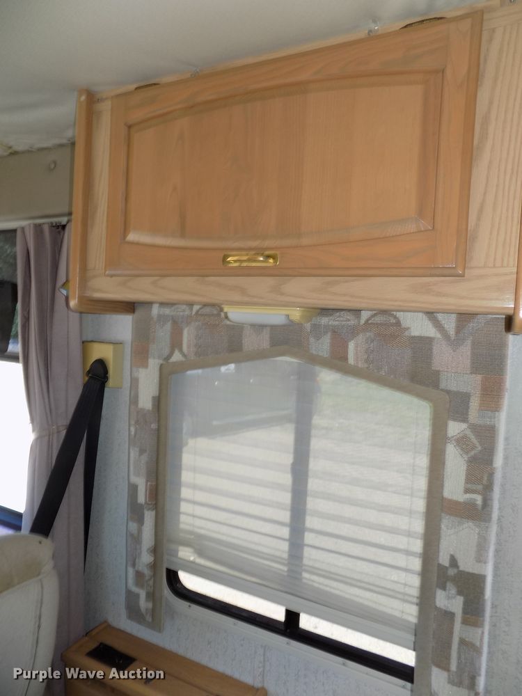 image for item DE7753 1994 Winnebago Vector RV