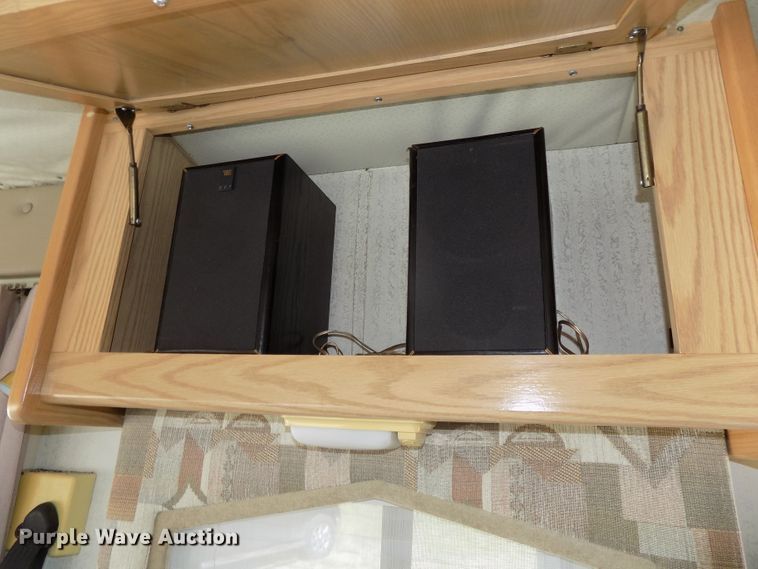 image for item DE7753 1994 Winnebago Vector RV