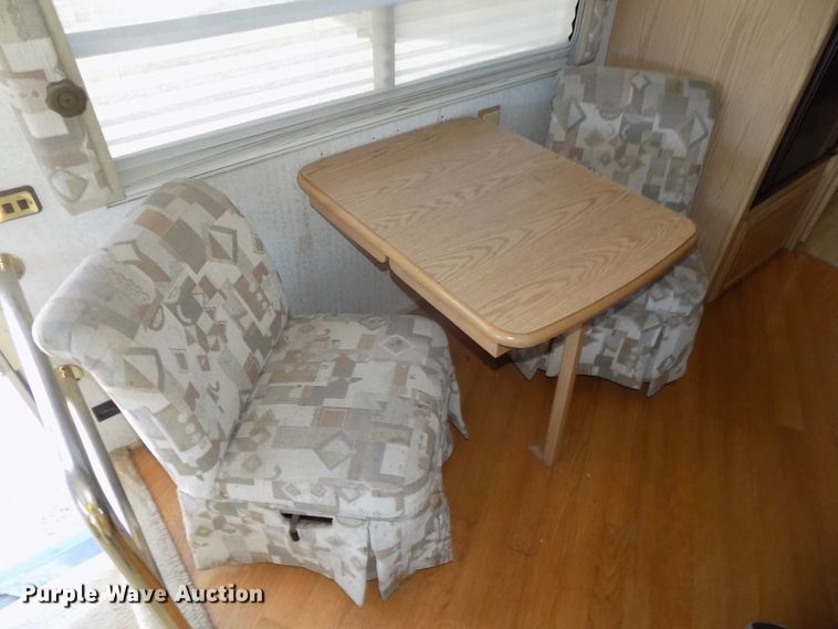 image for item DE7753 1994 Winnebago Vector RV