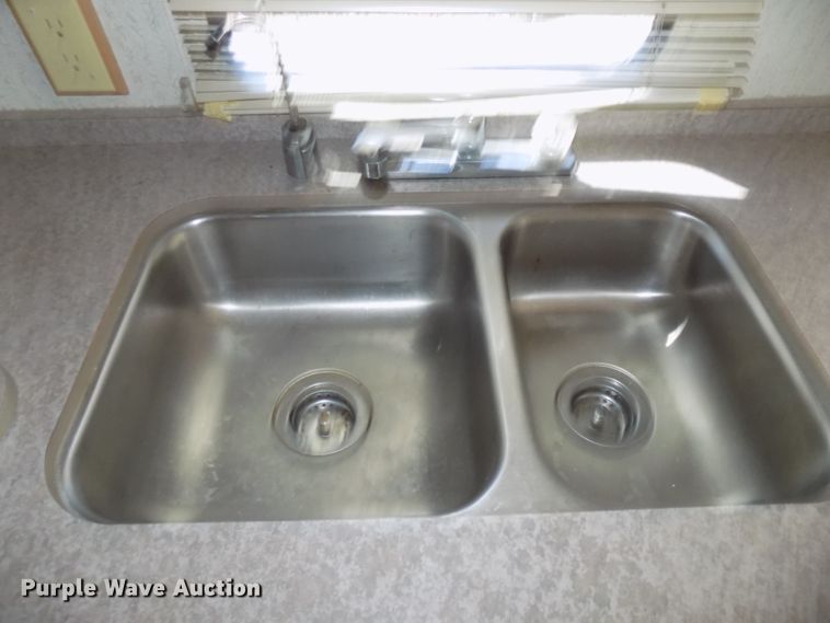 image for item DE7753 1994 Winnebago Vector RV