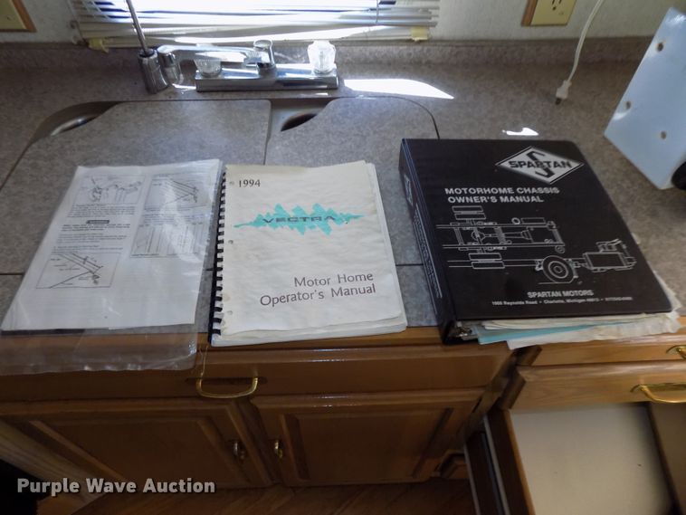 image for item DE7753 1994 Winnebago Vector RV