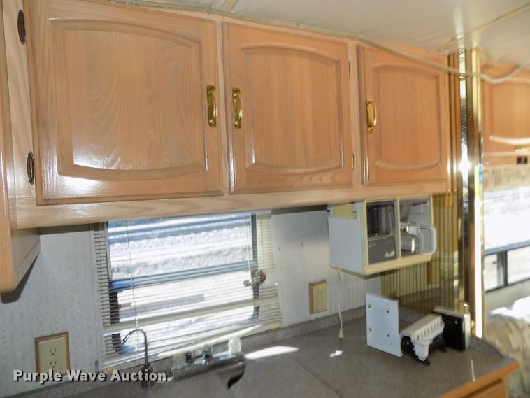 image for item DE7753 1994 Winnebago Vector RV