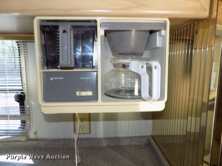 image for item DE7753 1994 Winnebago Vector RV