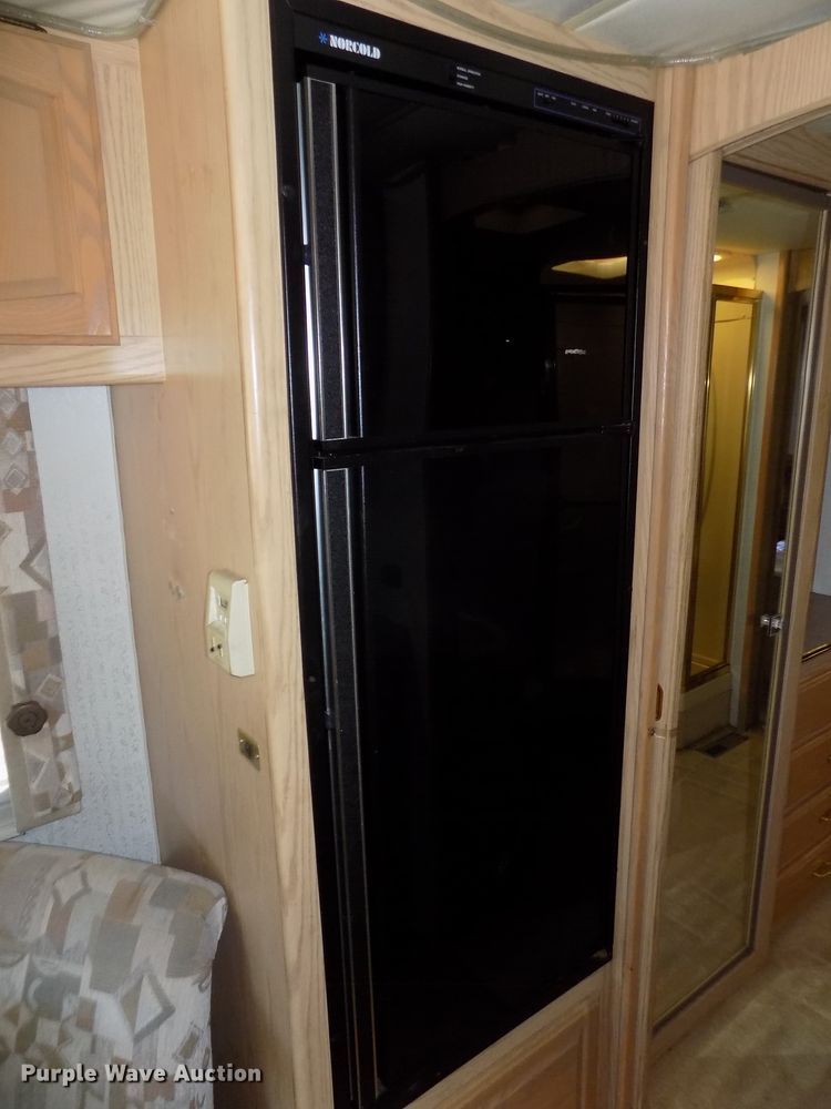 image for item DE7753 1994 Winnebago Vector RV