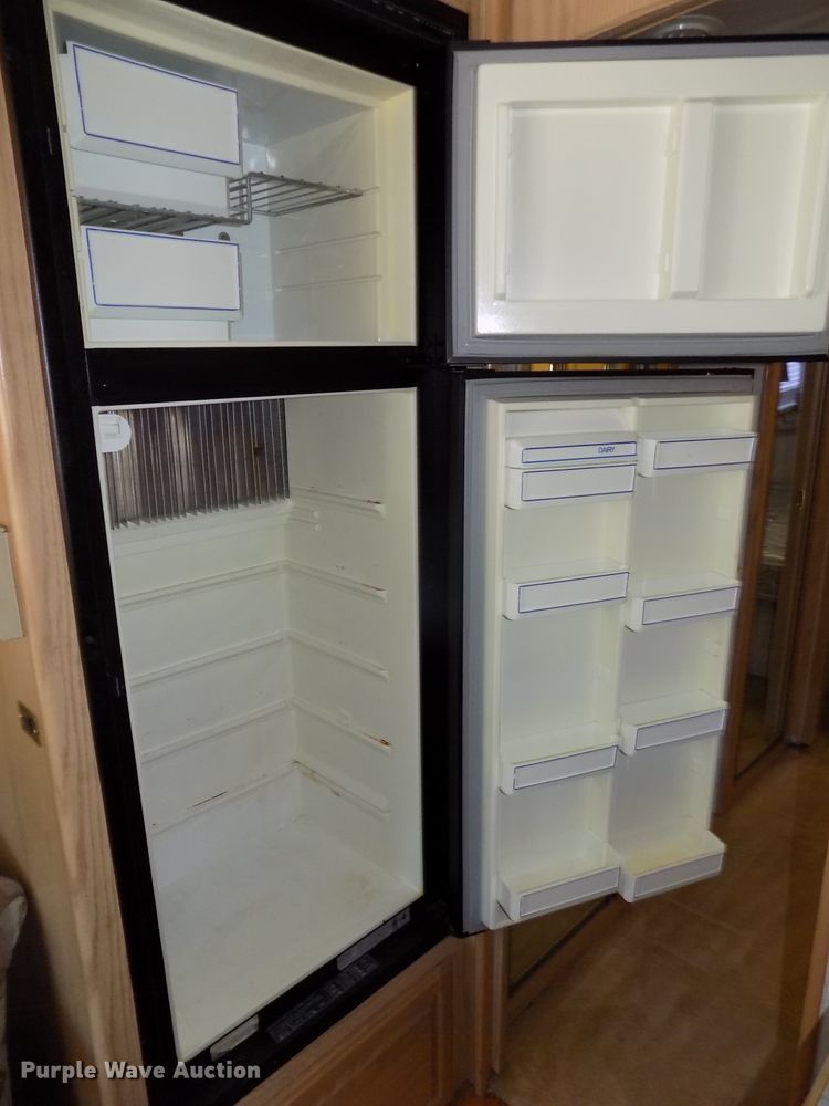 image for item DE7753 1994 Winnebago Vector RV