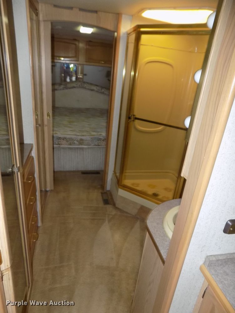 image for item DE7753 1994 Winnebago Vector RV