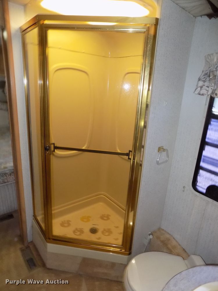 image for item DE7753 1994 Winnebago Vector RV