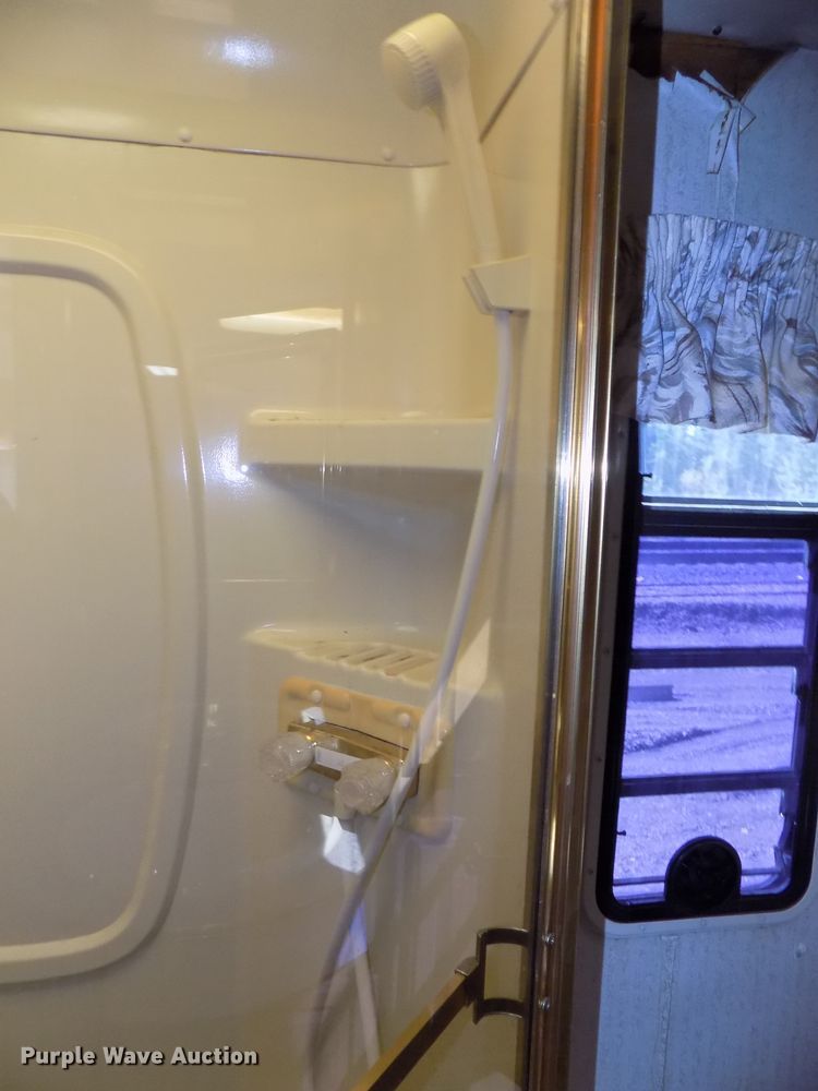 image for item DE7753 1994 Winnebago Vector RV