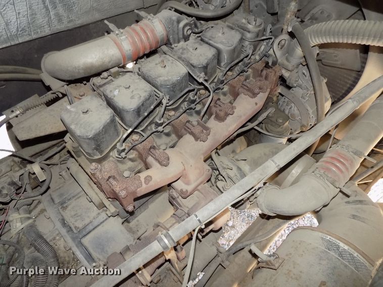 image for item DE7753 1994 Winnebago Vector RV