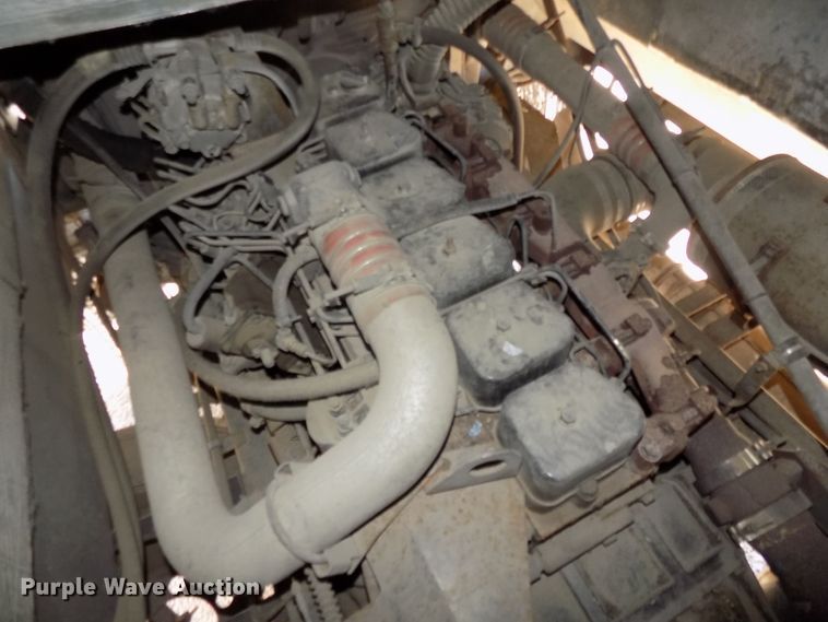 image for item DE7753 1994 Winnebago Vector RV