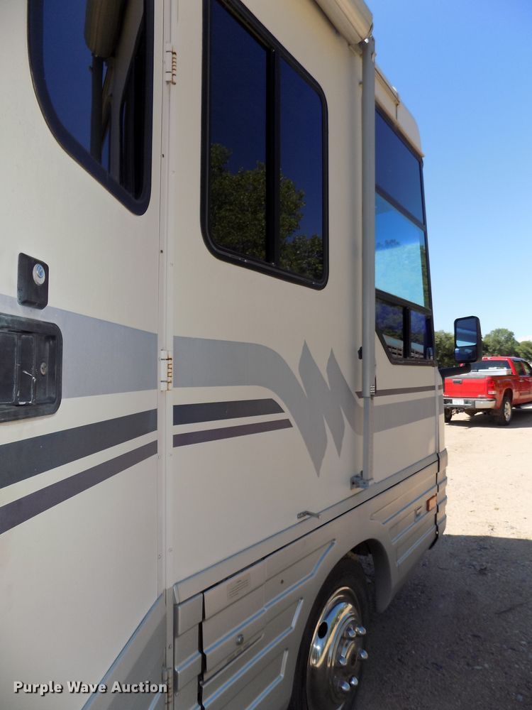 image for item DE7753 1994 Winnebago Vector RV