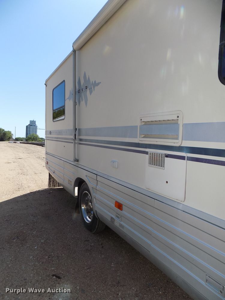 image for item DE7753 1994 Winnebago Vector RV