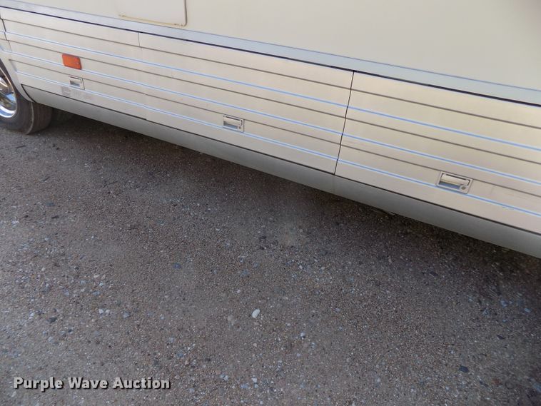 image for item DE7753 1994 Winnebago Vector RV