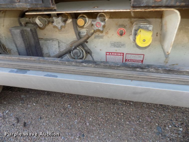 image for item DE7753 1994 Winnebago Vector RV