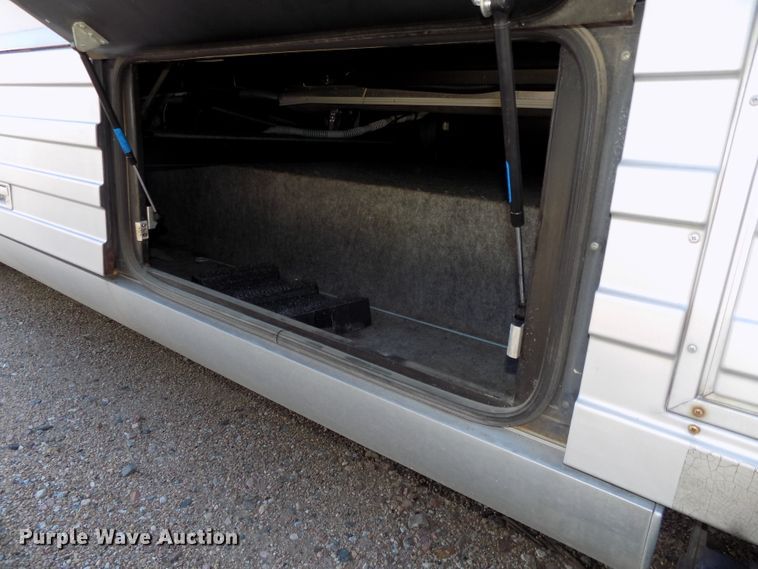 image for item DE7753 1994 Winnebago Vector RV