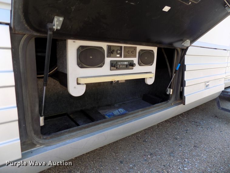 image for item DE7753 1994 Winnebago Vector RV