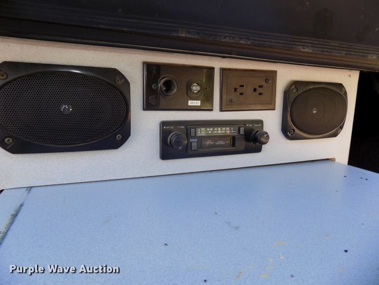 image for item DE7753 1994 Winnebago Vector RV