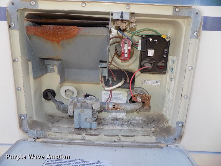 image for item DE7753 1994 Winnebago Vector RV