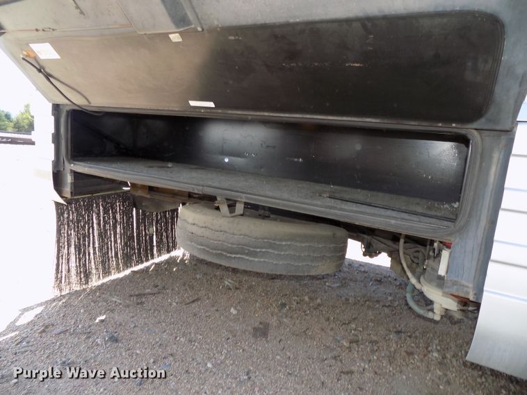 image for item DE7753 1994 Winnebago Vector RV