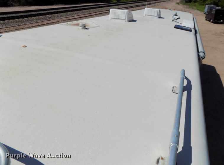 image for item DE7753 1994 Winnebago Vector RV