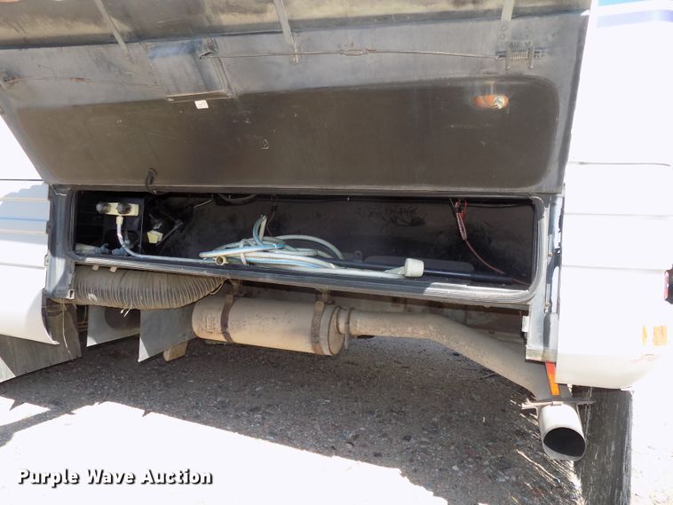 image for item DE7753 1994 Winnebago Vector RV