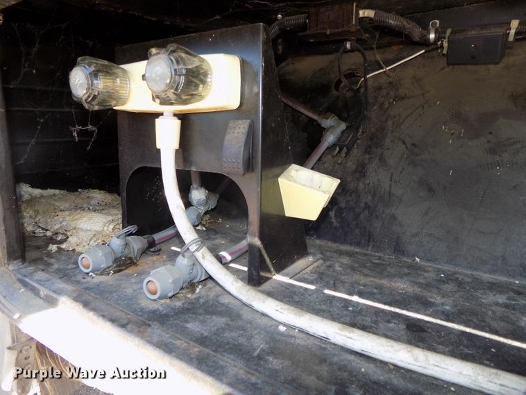 image for item DE7753 1994 Winnebago Vector RV