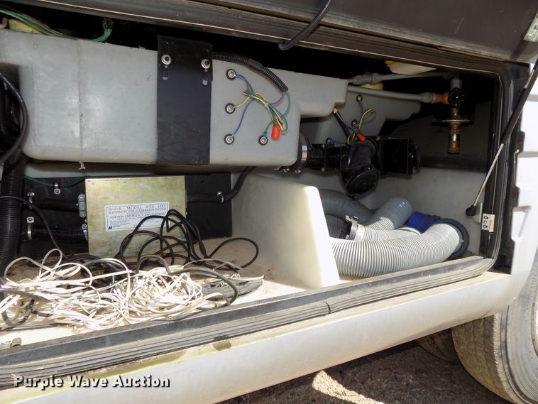 image for item DE7753 1994 Winnebago Vector RV