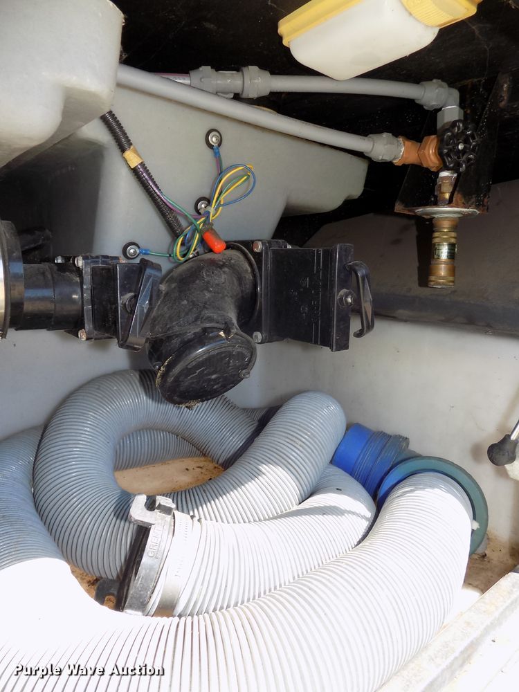 image for item DE7753 1994 Winnebago Vector RV