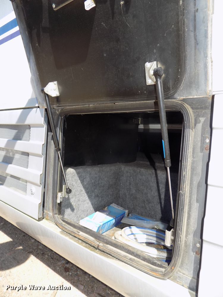 image for item DE7753 1994 Winnebago Vector RV