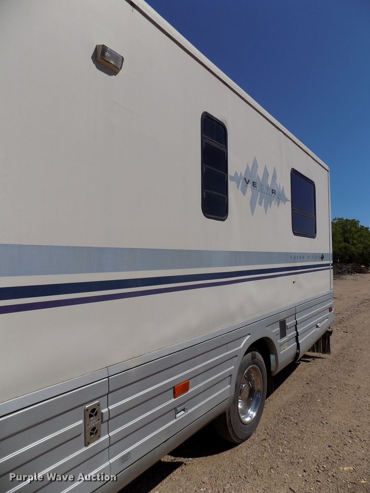 image for item DE7753 1994 Winnebago Vector RV