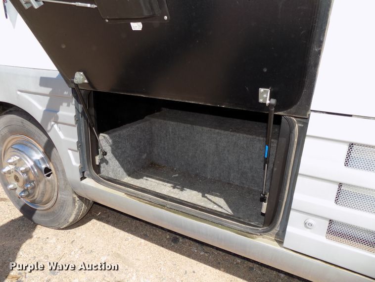 image for item DE7753 1994 Winnebago Vector RV