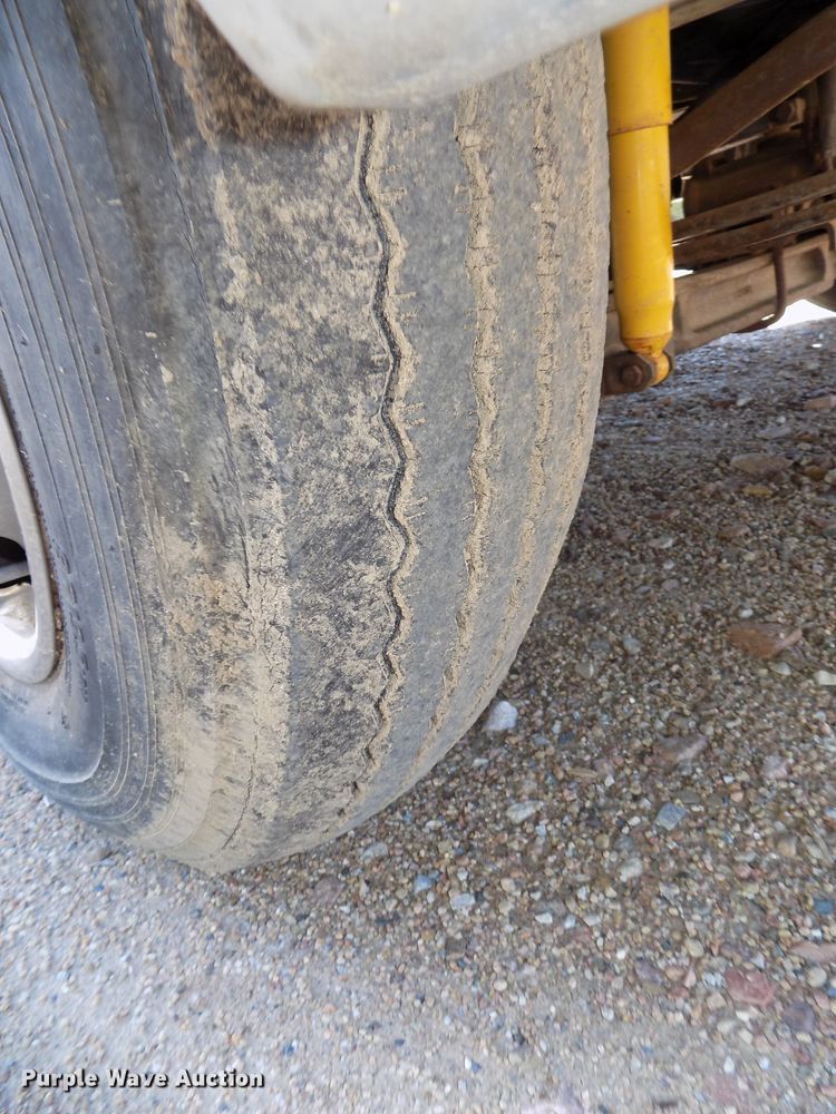 image for item DE7753 1994 Winnebago Vector RV