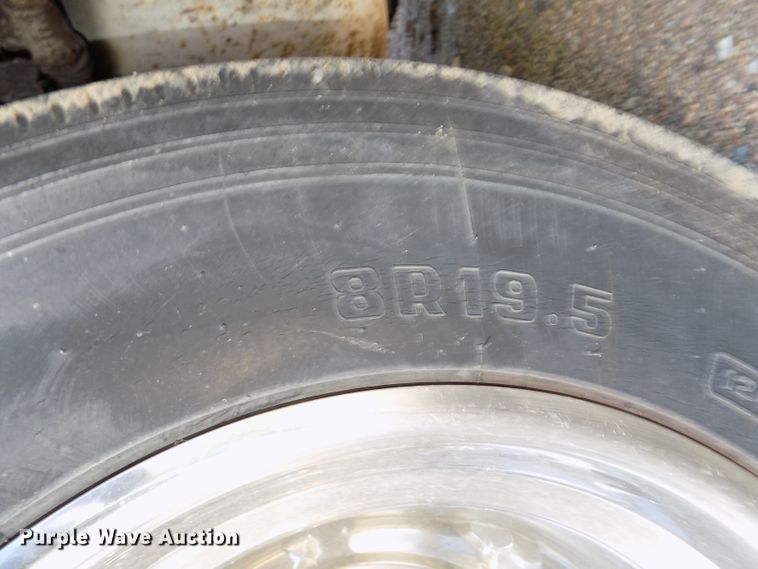 image for item DE7753 1994 Winnebago Vector RV