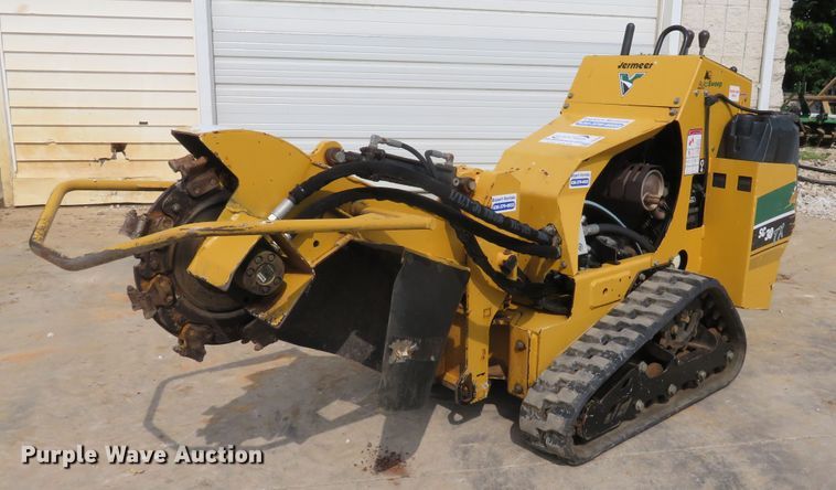 image for item DE8236 2013 Vermeer SC30TX stump grinder