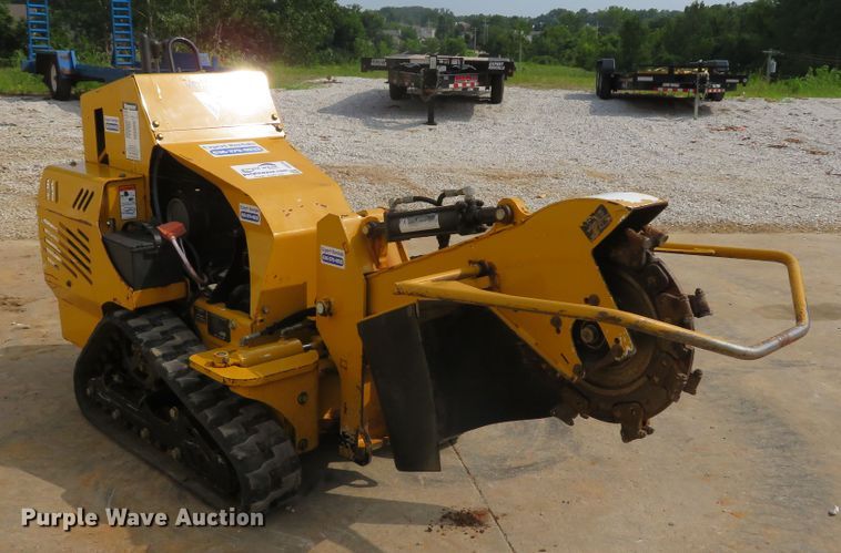 image for item DE8236 2013 Vermeer SC30TX stump grinder