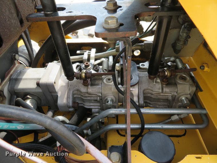 image for item DE8236 2013 Vermeer SC30TX stump grinder