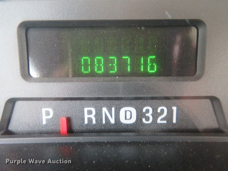 image for item DE8257 2005 Ford F350 Super Duty XL flatbed pickup truck