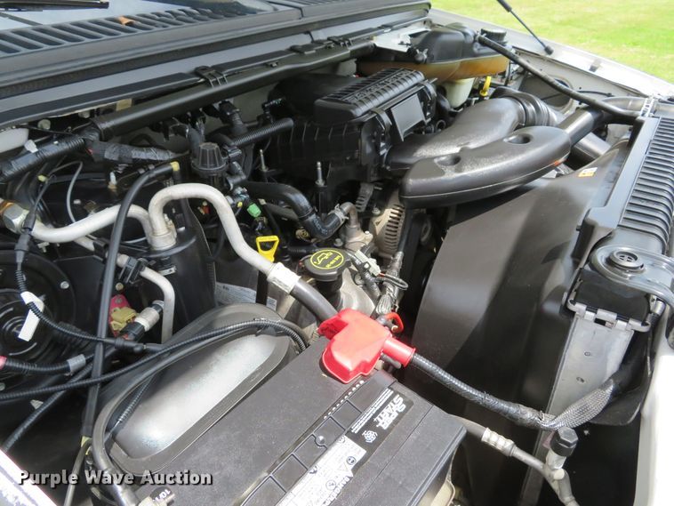 image for item DE8257 2005 Ford F350 Super Duty XL flatbed pickup truck