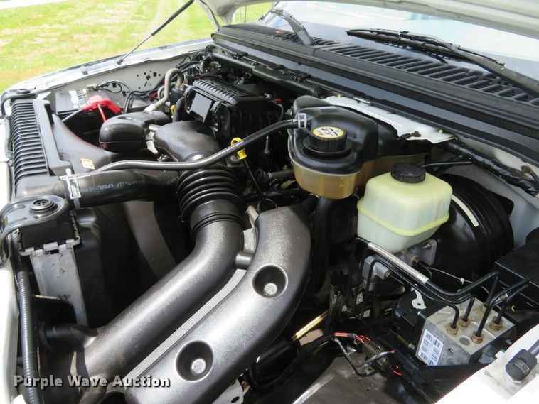 image for item DE8257 2005 Ford F350 Super Duty XL flatbed pickup truck