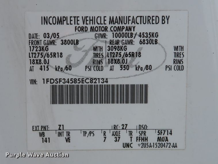 image for item DE8257 2005 Ford F350 Super Duty XL flatbed pickup truck