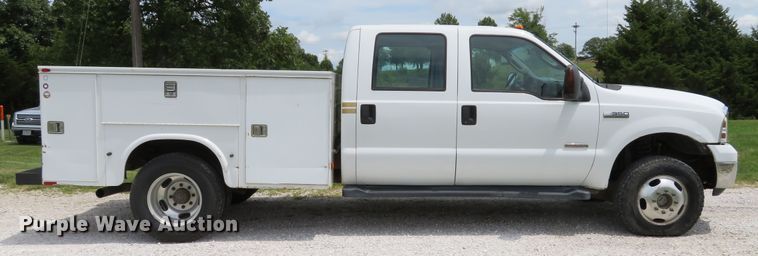 image for item DE8258 2006 Ford F350 Super Duty XLT Crew Cab utility bed pickup truck