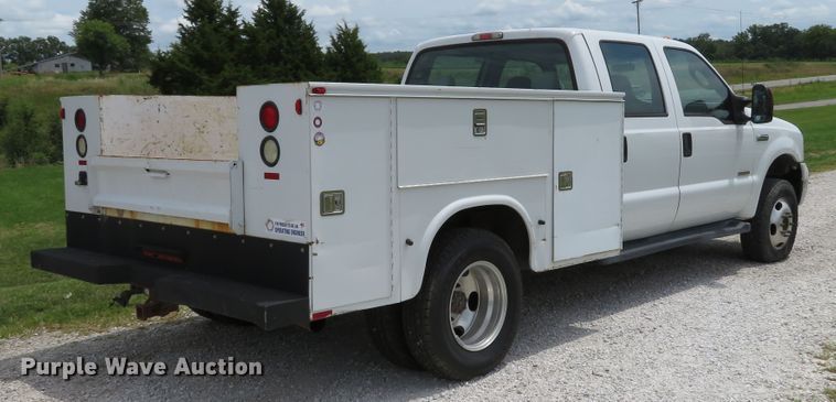 image for item DE8258 2006 Ford F350 Super Duty XLT Crew Cab utility bed pickup truck
