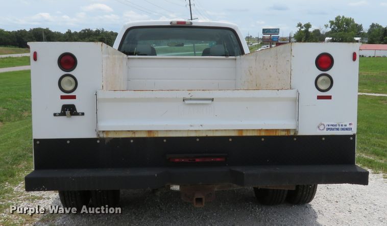 image for item DE8258 2006 Ford F350 Super Duty XLT Crew Cab utility bed pickup truck