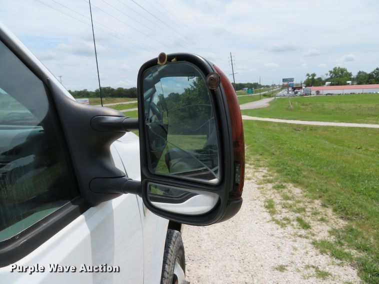 image for item DE8258 2006 Ford F350 Super Duty XLT Crew Cab utility bed pickup truck