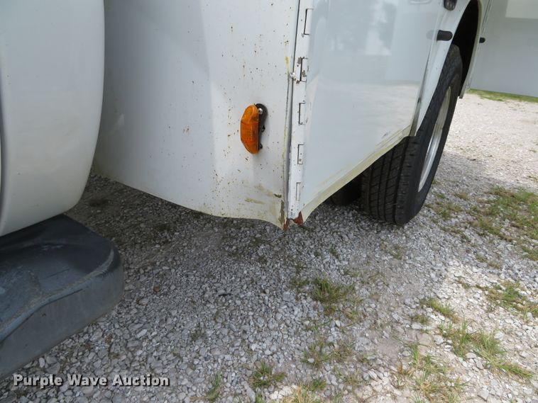 image for item DE8258 2006 Ford F350 Super Duty XLT Crew Cab utility bed pickup truck