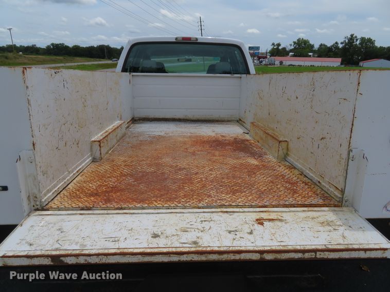 image for item DE8258 2006 Ford F350 Super Duty XLT Crew Cab utility bed pickup truck