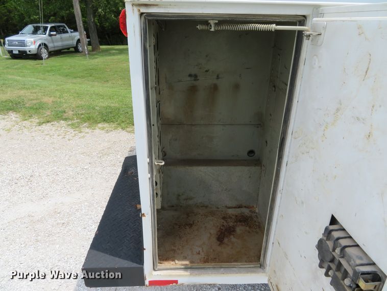 image for item DE8258 2006 Ford F350 Super Duty XLT Crew Cab utility bed pickup truck