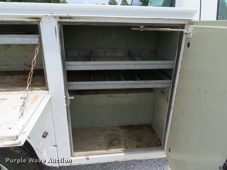 image for item DE8258 2006 Ford F350 Super Duty XLT Crew Cab utility bed pickup truck